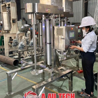 So sánh máy khuấy công nghiệp truyền thống và máy khuấy tích hợp PLC
