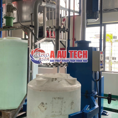 Lắp đặt máy khuấy 2000 lít hóa chất tại xưởng khách