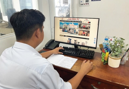 Liên hệ qua email: 