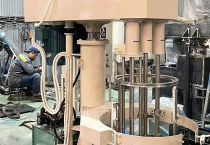 Tối ưu độ mịn và kết cấu kem chống nắng với máy khuấy đồng hóa 3 trục