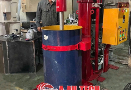 Máy khuấy thùng phuy 200L là gì? Ứng dụng thực tế trong sản xuất