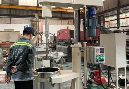 Máy khuấy mỹ phẩm nâng điện – Xu hướng thiết bị công nghiệp được doanh nghiệp ưu tiên năm 2025