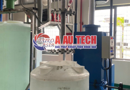 Lắp đặt máy khuấy 2000 lít hóa chất tại xưởng khách