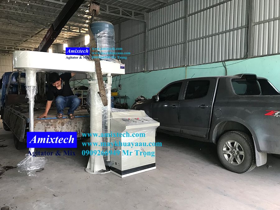 may khuay thuy luc 60hp