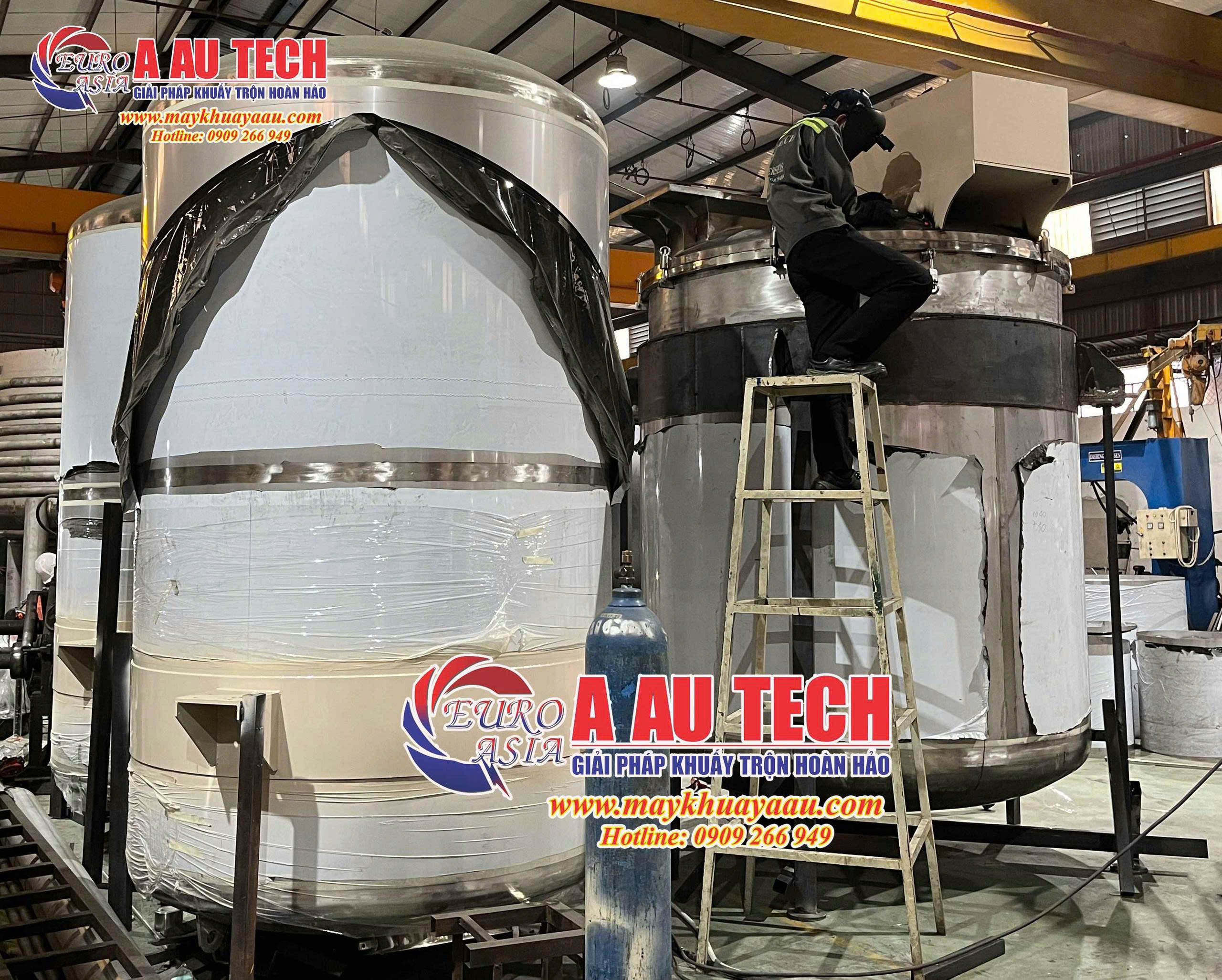 Gia cong bon khuay inox 