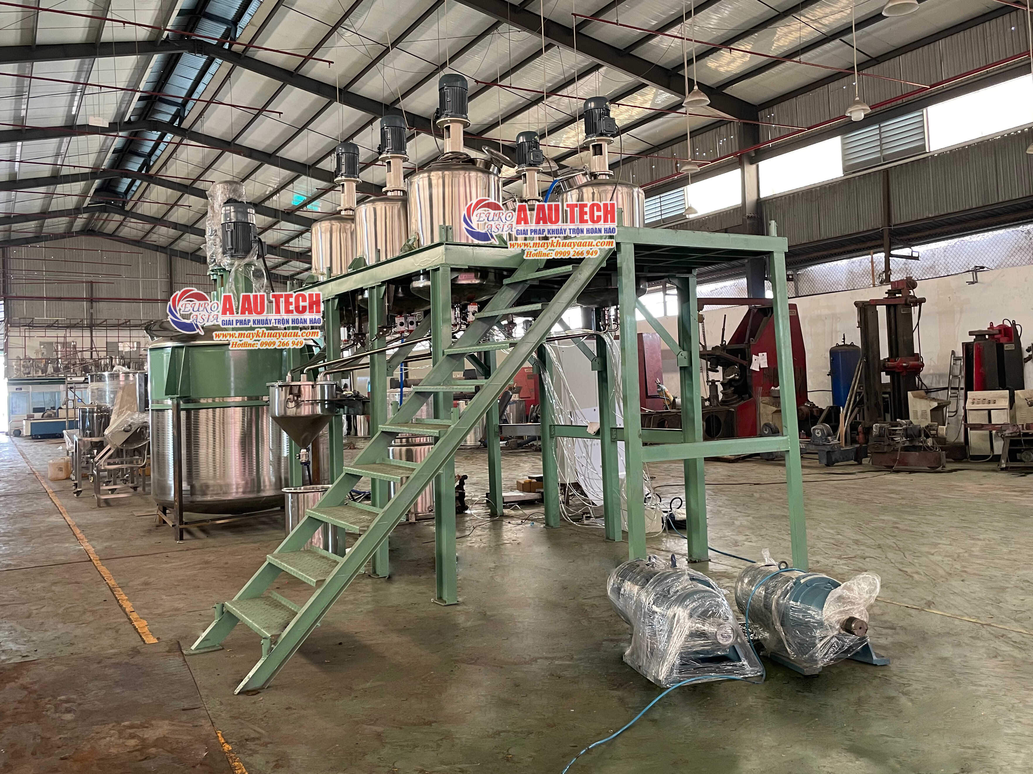 Bồn khuấy phân bón kèm sàn thao tác 
