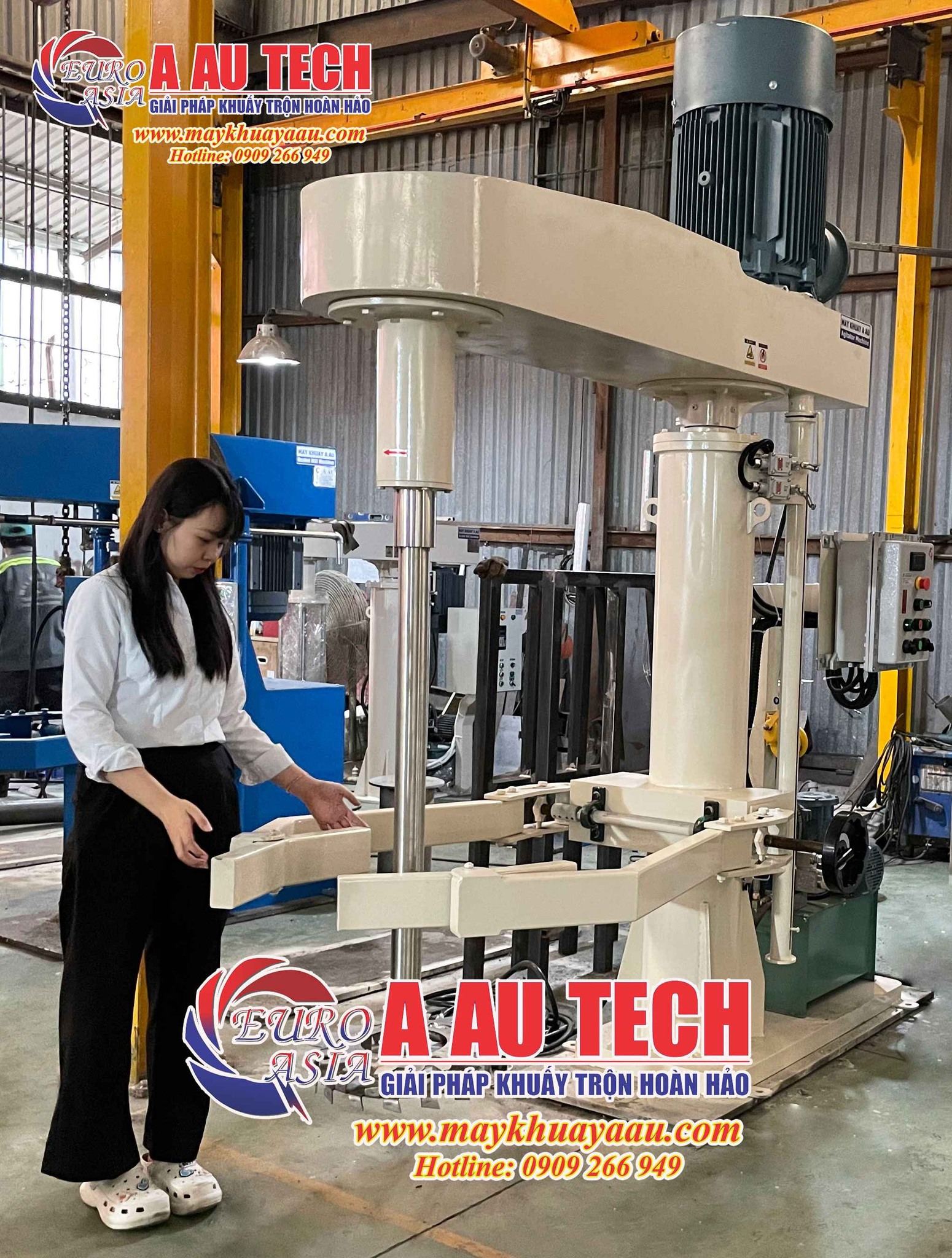 máy khuấy tay kẹp vít me