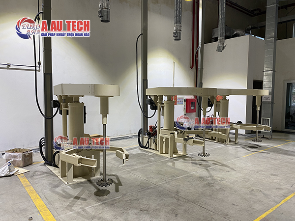 hệ thống máy khuấy sơn phòng nổ nâng hạ thủy lực