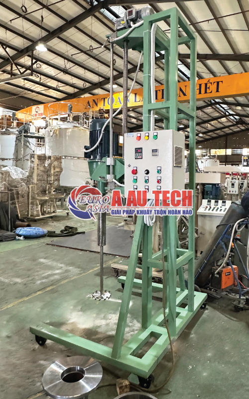 Máy khuấy sơn thùng IBC nâng hạ bằng vít me 1000 lít