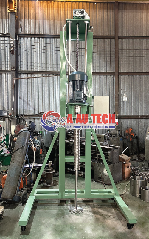 Máy khuấy sơn thùng IBC nâng hạ bằng vít me 1000 lít