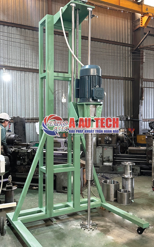 Máy khuấy sơn thùng IBC nâng hạ bằng vít me 1000 lít