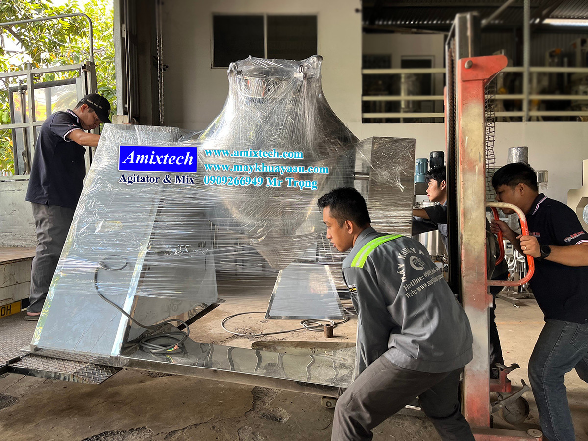 giao hàng máy trộn bột khô 200kg