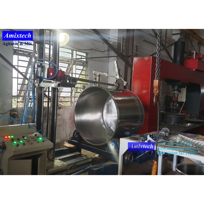 Gia Công Đánh Bóng Bồn Inox